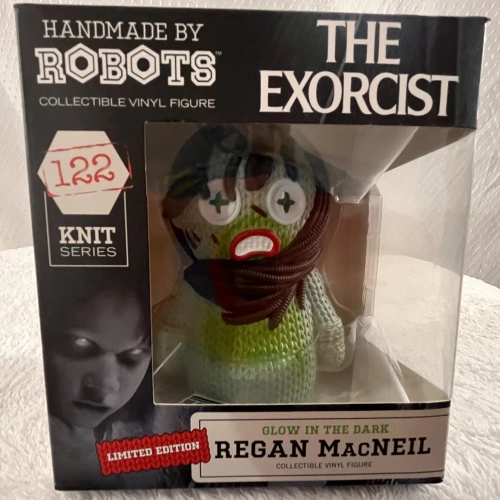 Handmade by Robots The Exorcist Regan MacNeil #122 Glow-in-the-Dark Vinyl Figure